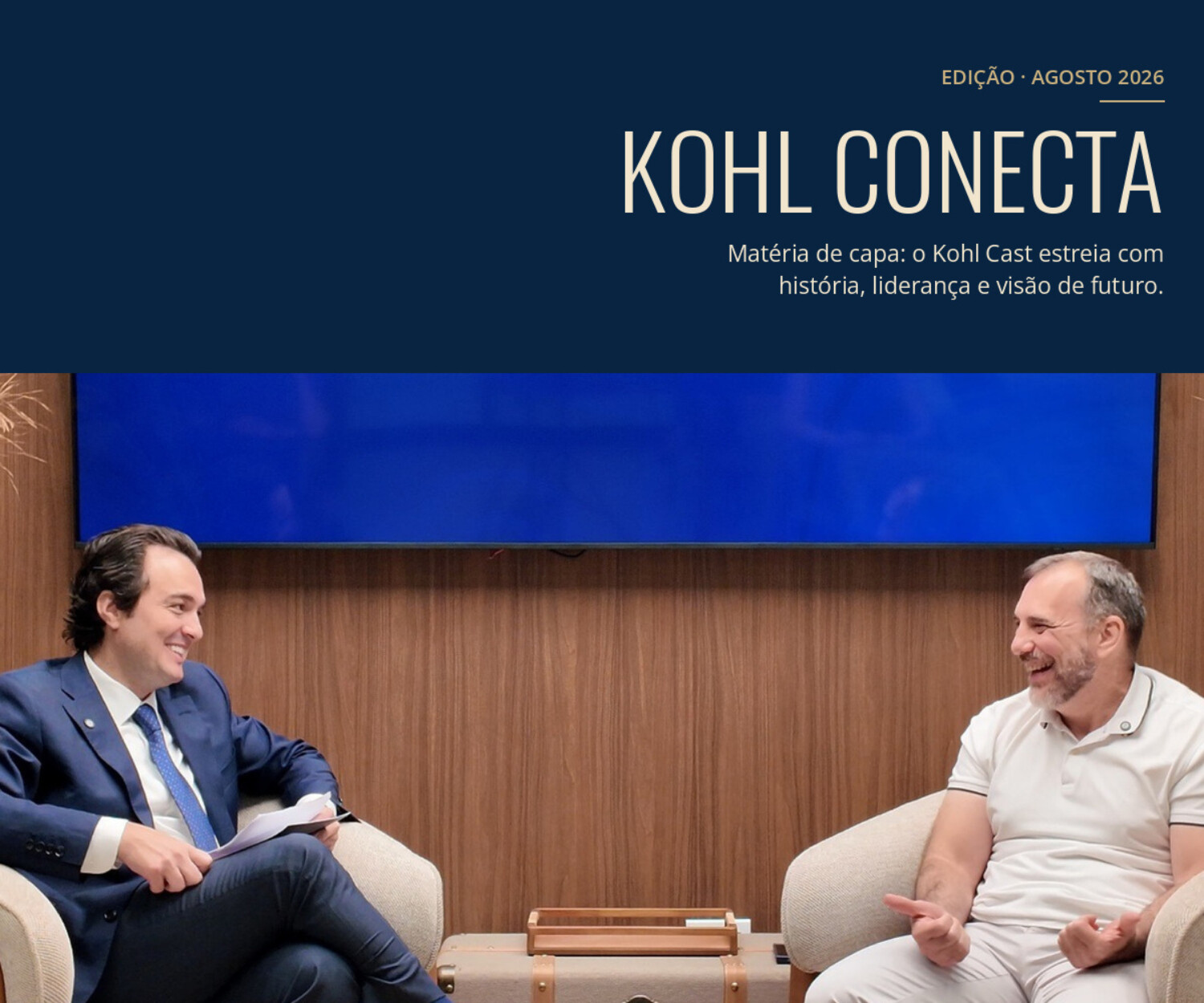 Capa da revista Kohl Conecta, edição de agosto de 2026, com foto da gravação do Kohl Cast